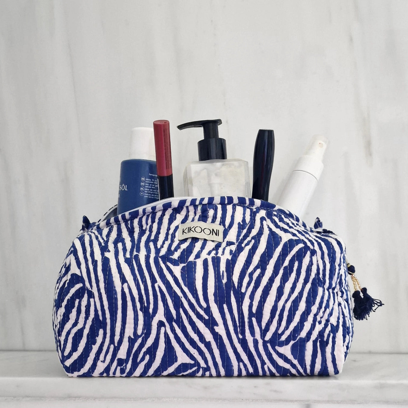 Handgemaakte toilettas "blue Zebra" voor elke dag!
