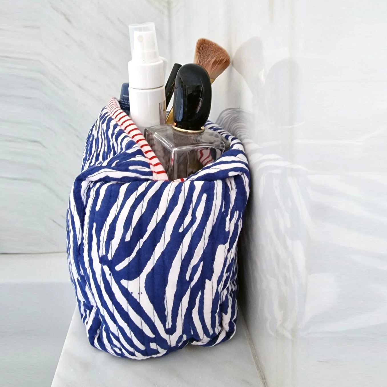 Handgemaakte toilettas "blue Zebra" voor elke dag!