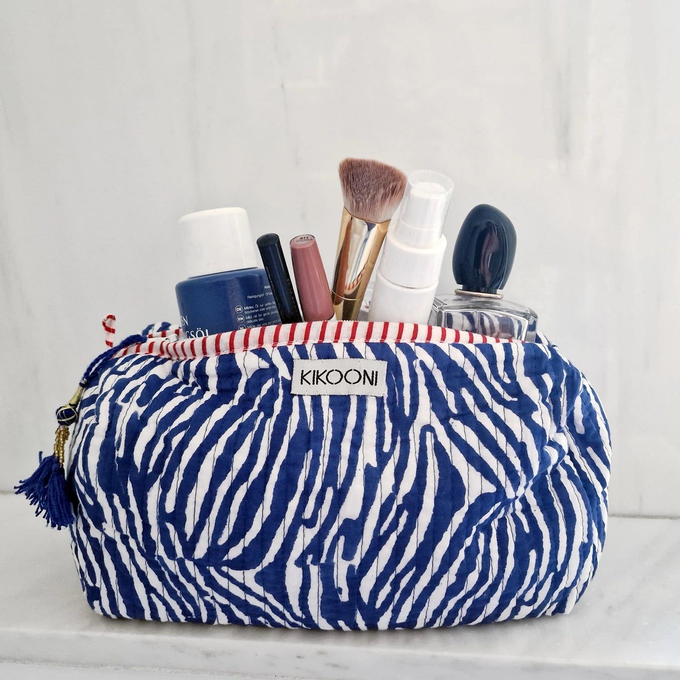 Handgemaakte toilettas "blue Zebra" voor elke dag!