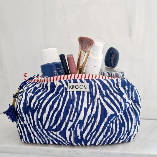 Handgemaakte toilettas "blue Zebra" voor elke dag!