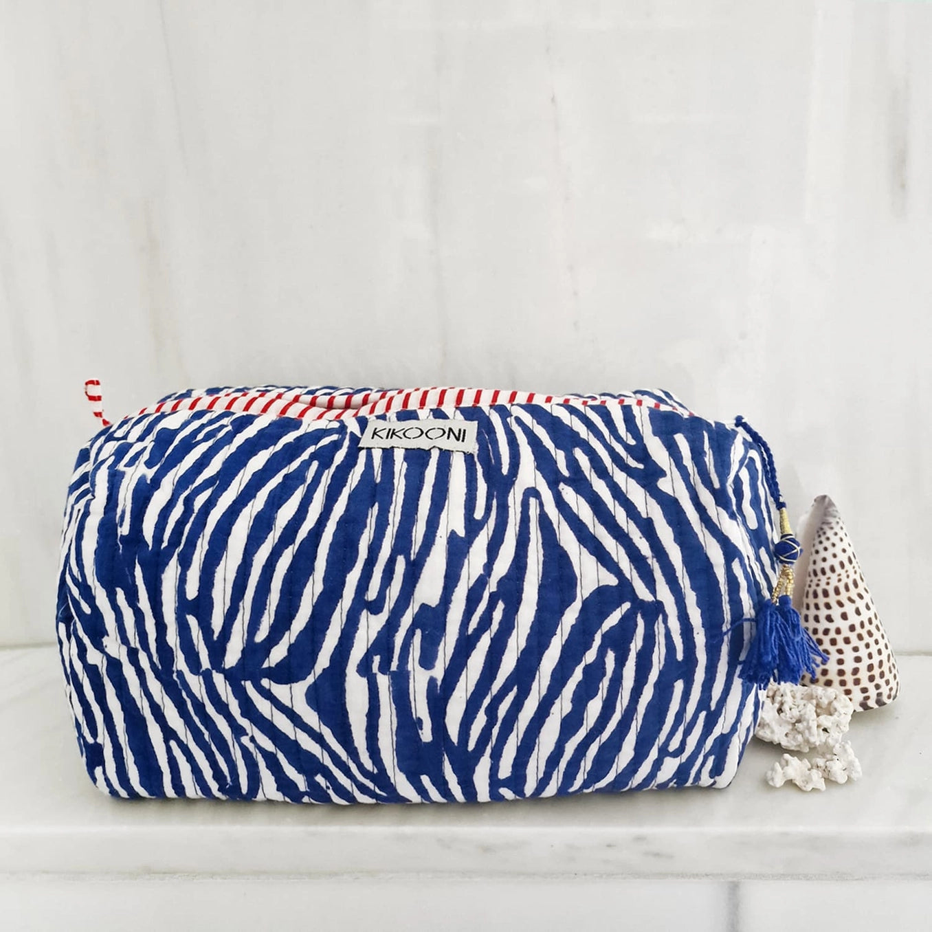 Handgemaakte toilettas "blue Zebra" voor elke dag!