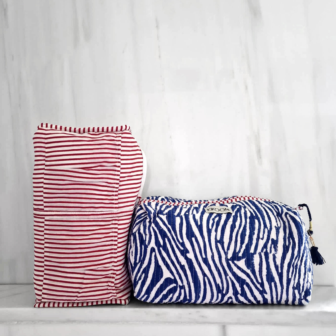 Handgemaakte toilettas "blue Zebra" voor elke dag!